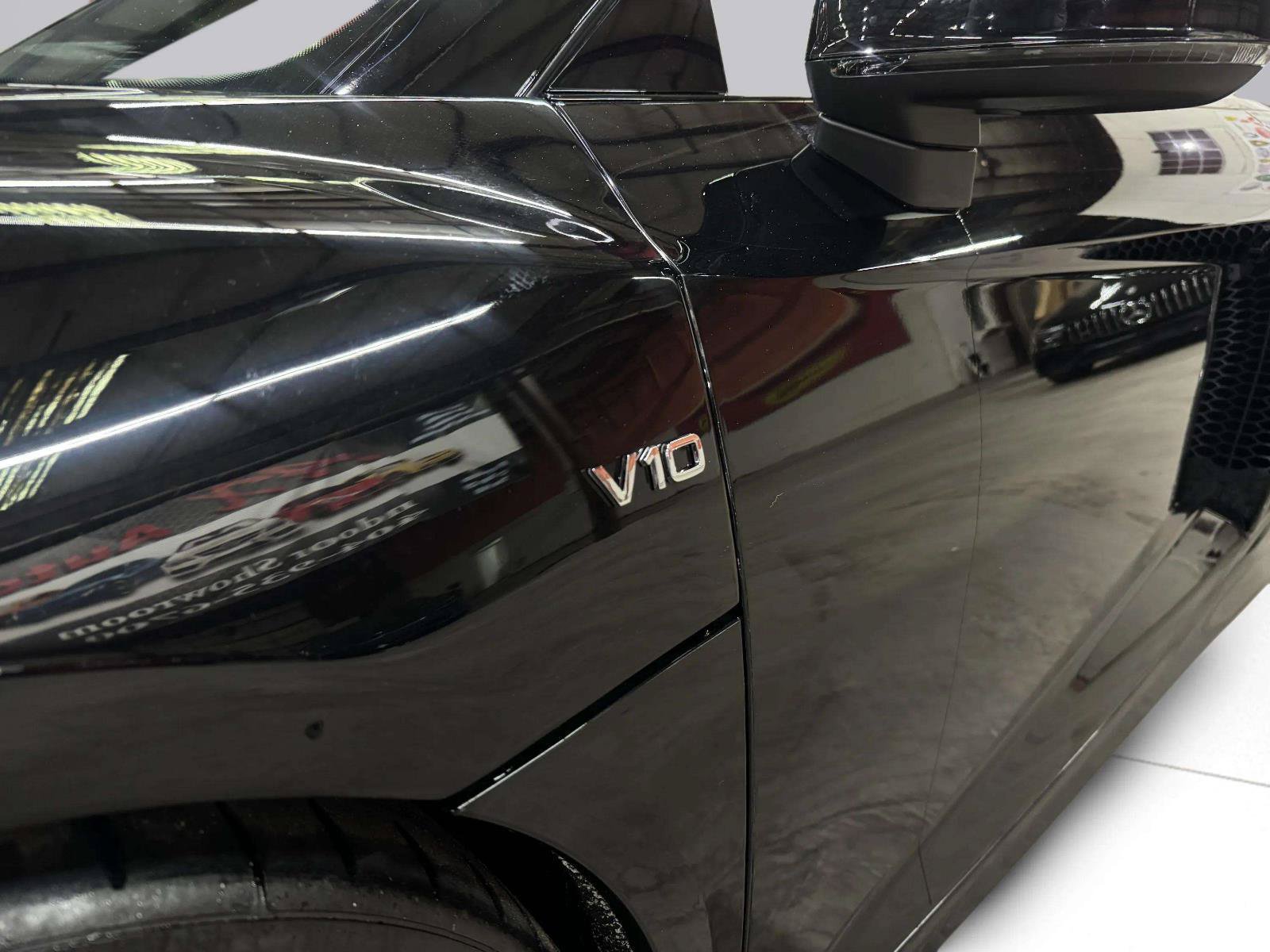 Used 2017 Audi R8 V10 w/ Carbon Exterior Package AWD/4WD image 31
