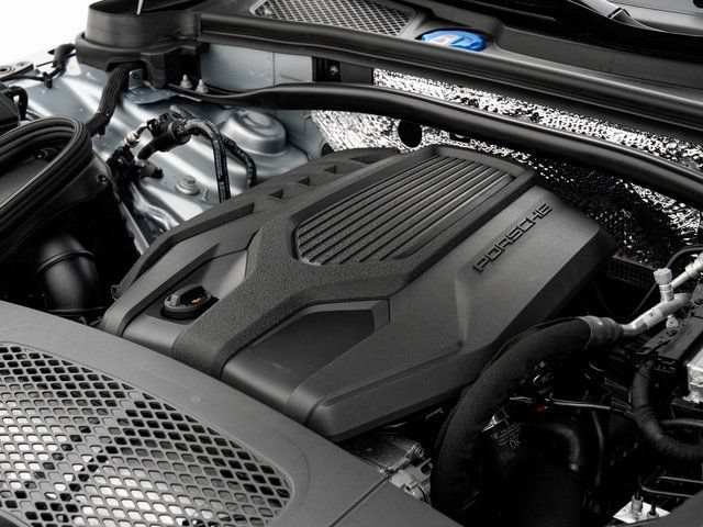 Certified 2025 Porsche Macan AWD/4WD image 28