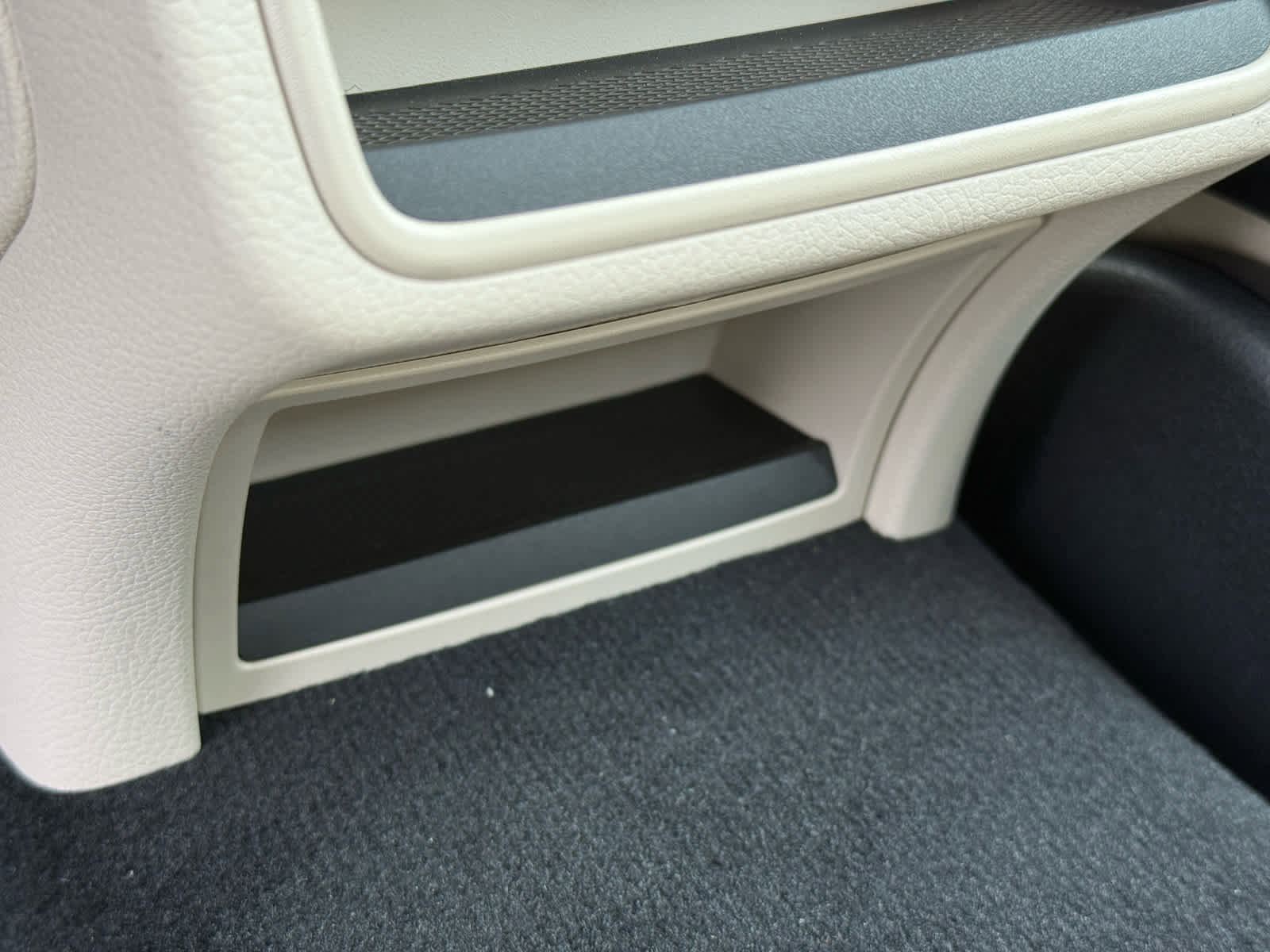 Used 2025 Mercedes-Benz C 300 4MATIC Sedan image 31