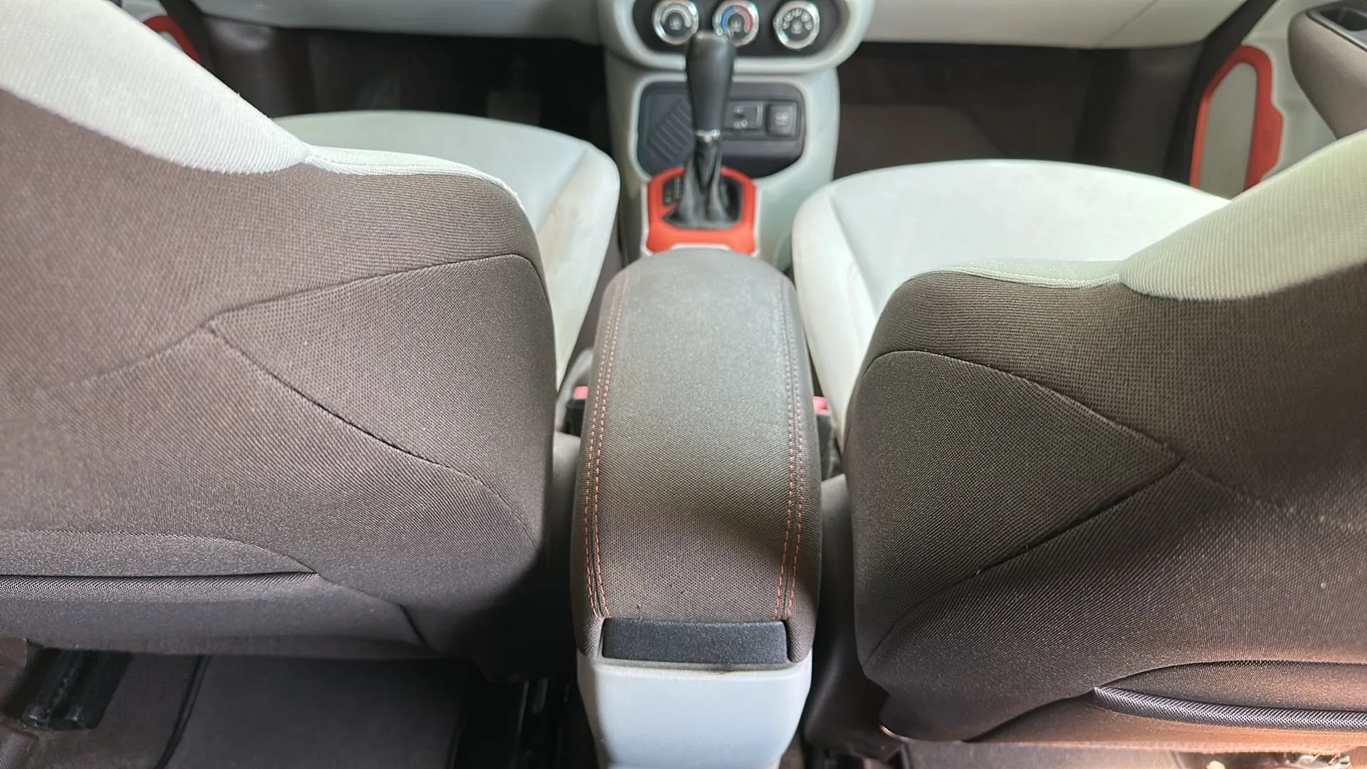 Used 2016 Jeep Renegade Latitude w/ Safety & Security Group FWD image 27