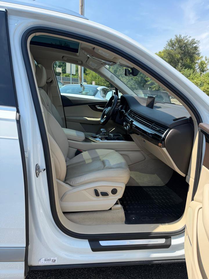 Used 2019 Audi Q7 3.0T Prestige w/ Prestige Package AWD/4WD image 17