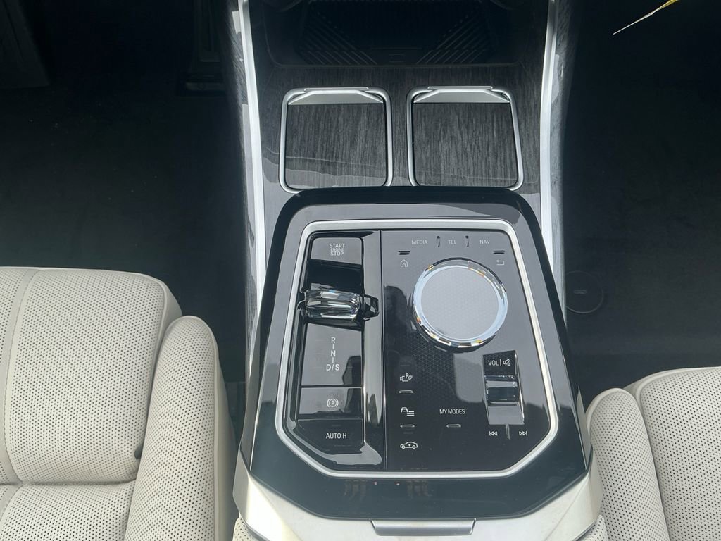New 2026 BMW 750e xDrive AWD/4WD image 11