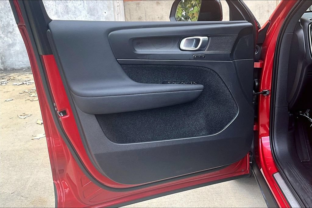Certified 2023 Volvo C40 P8 Recharge Plus AWD/4WD image 24