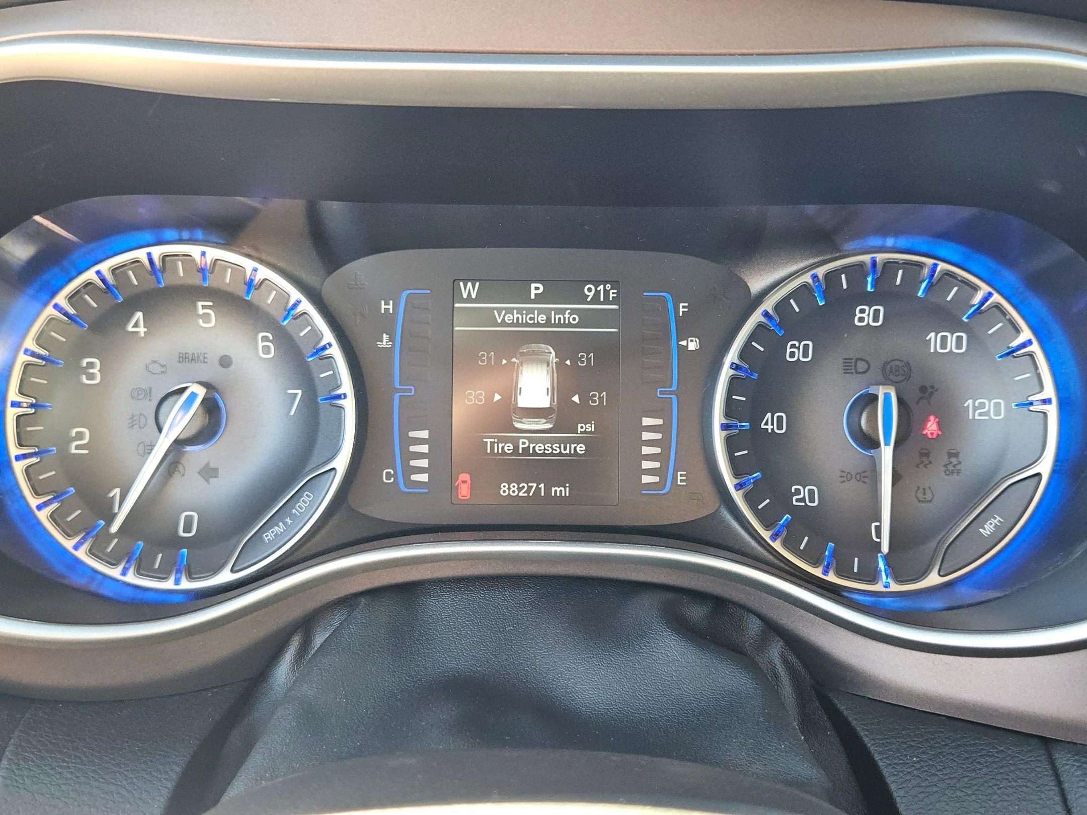 Used 2021 Chrysler Voyager LX image 12