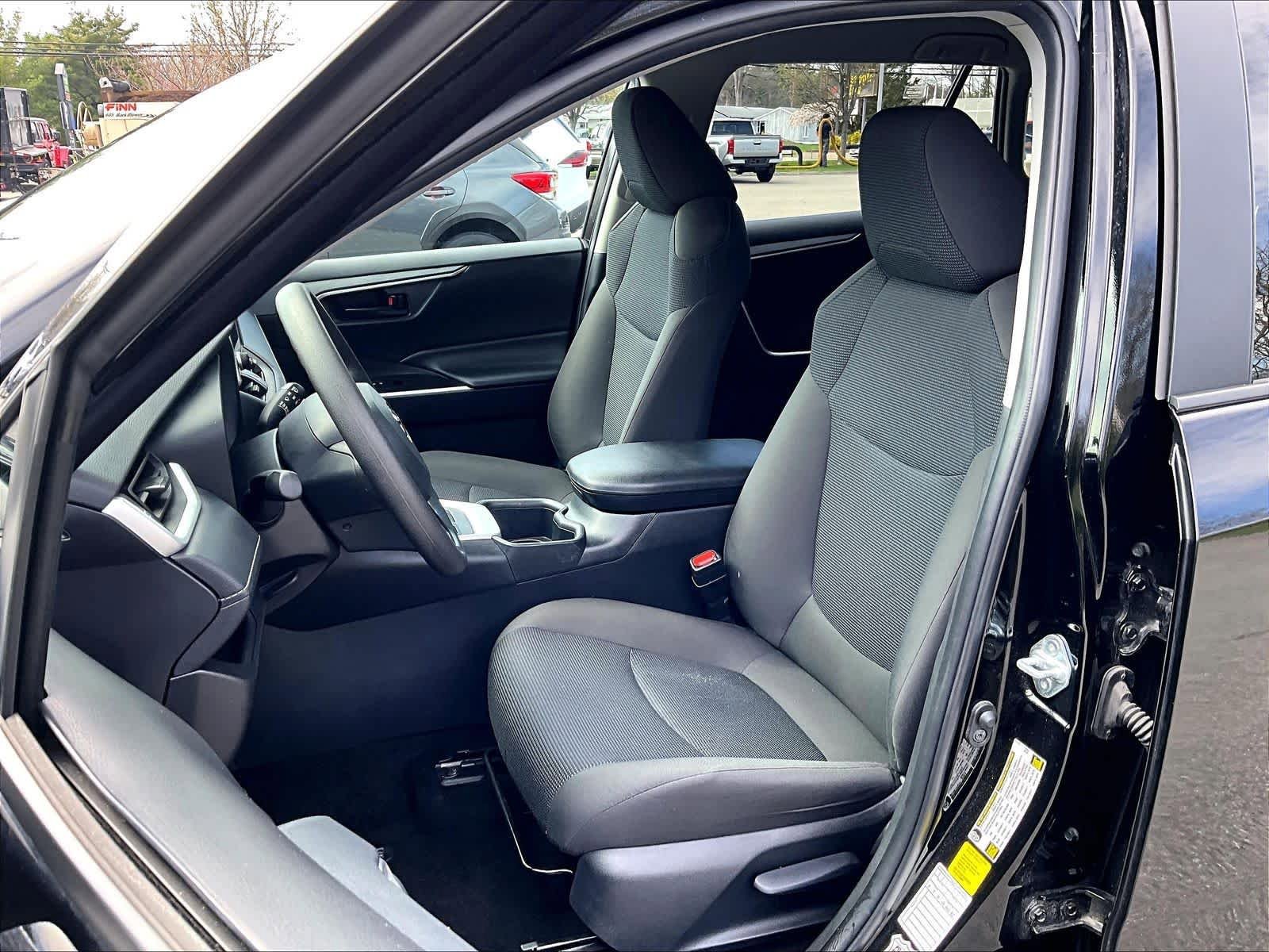 Used 2025 Toyota RAV4 LE image 10