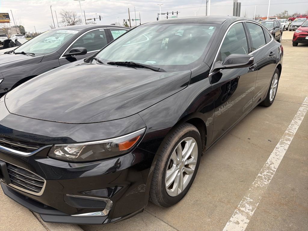 Used 2016 Chevrolet Malibu LT image 2