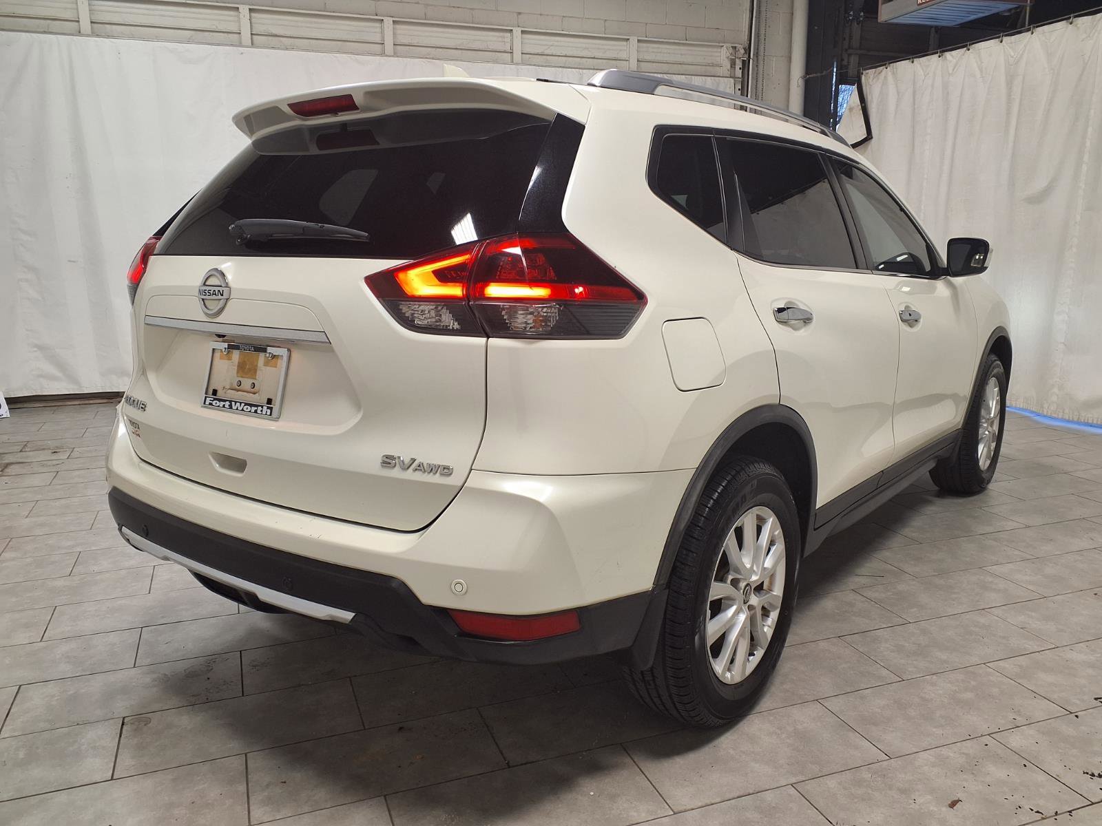 Used 2020 Nissan Rogue SV image 9