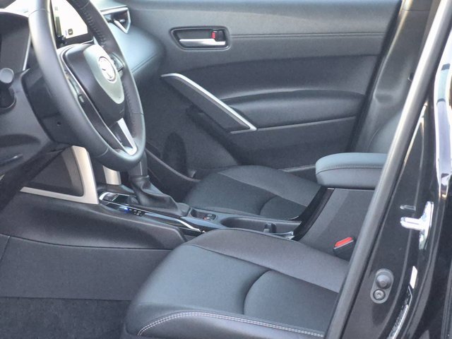 Used 2025 Toyota Corolla Cross XLE image 15