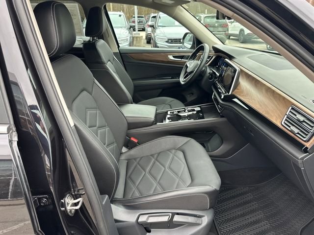 Certified 2025 Volkswagen Atlas SE image 37