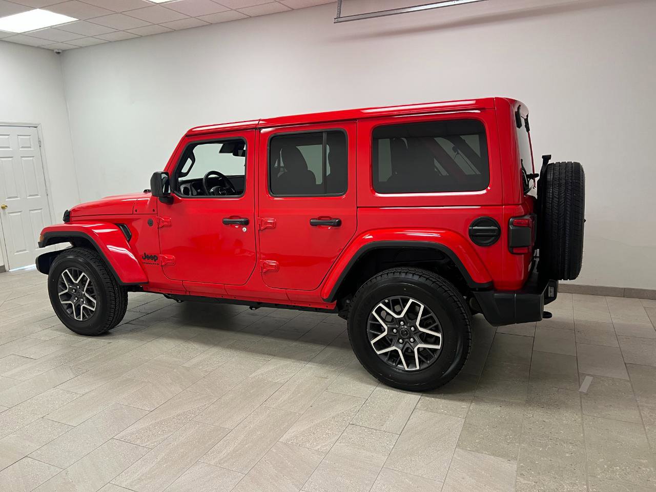 Used 2025 Jeep Wrangler Unlimited Sahara image 20