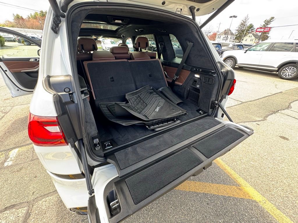 Used 2020 BMW X7 M50i w/ Executive Package image 38
