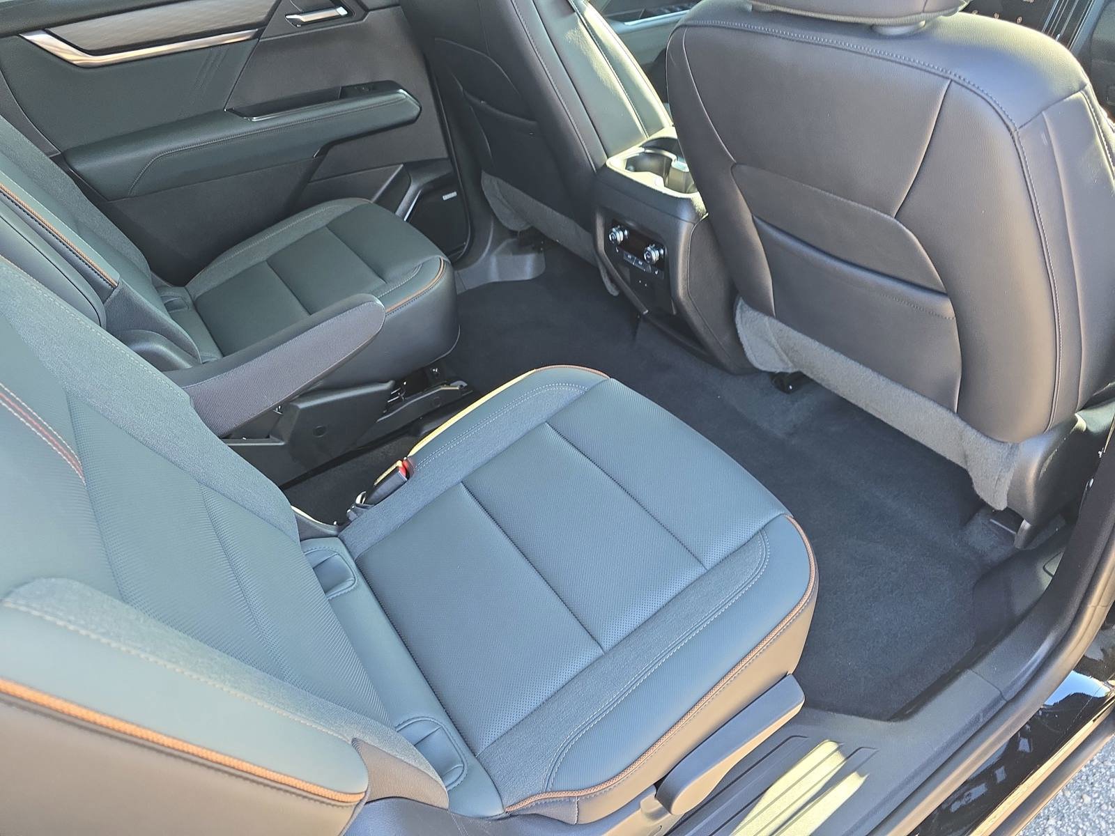 Used 2024 GMC Acadia AT4 w/ Super Cruise Package AWD/4WD image 12