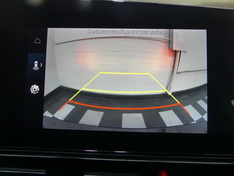 Used 2022 Hyundai Elantra Limited image 13