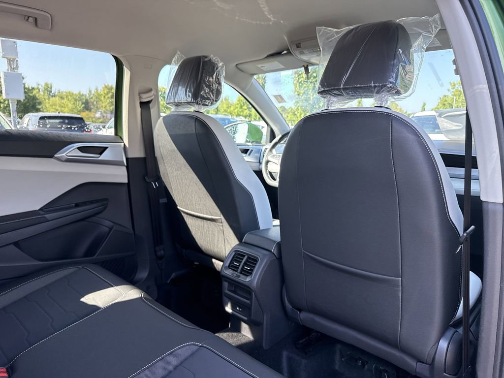 New 2025 Volkswagen Taos SE image 16