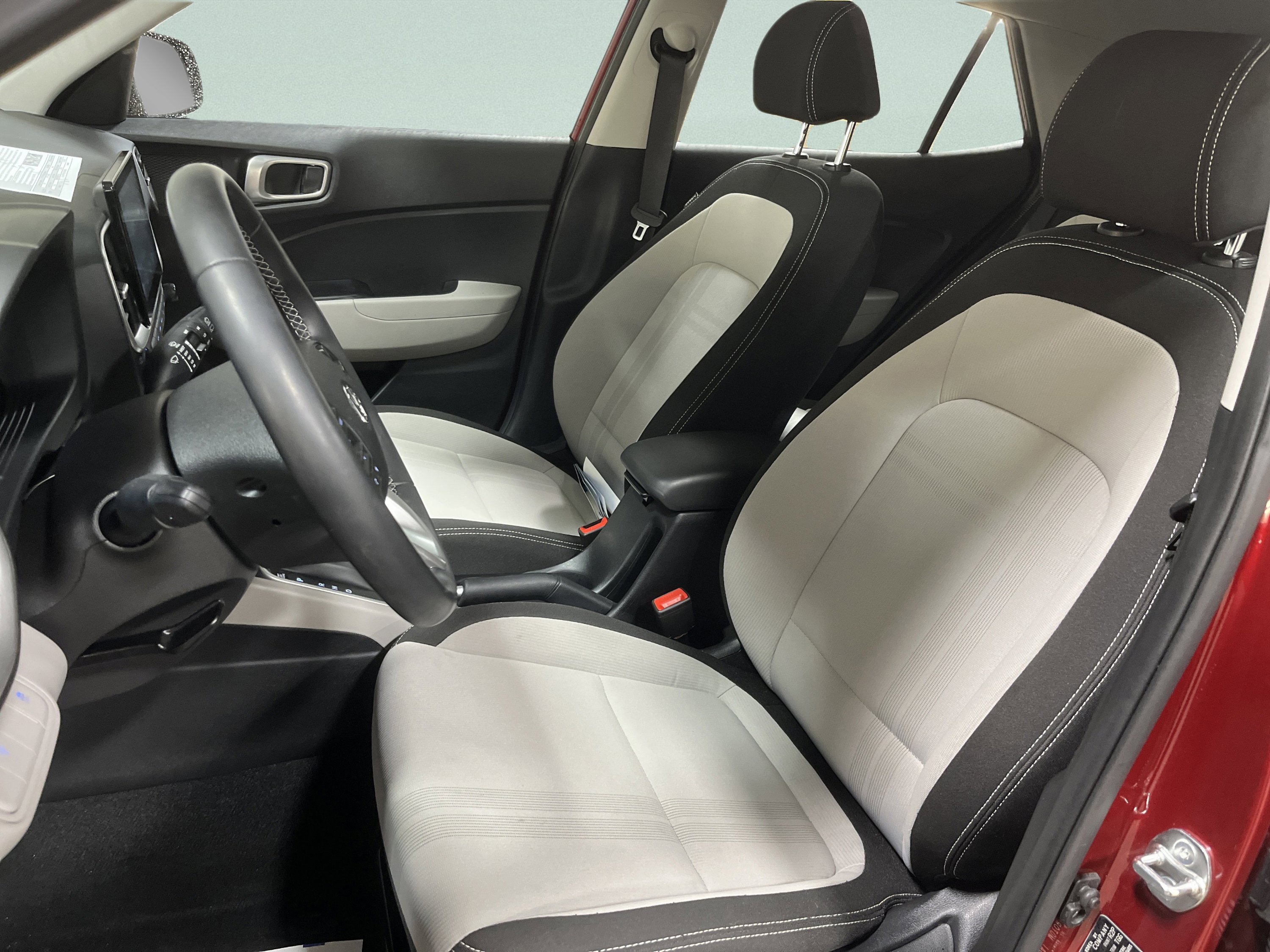 Used 2024 Hyundai Venue SEL image 12