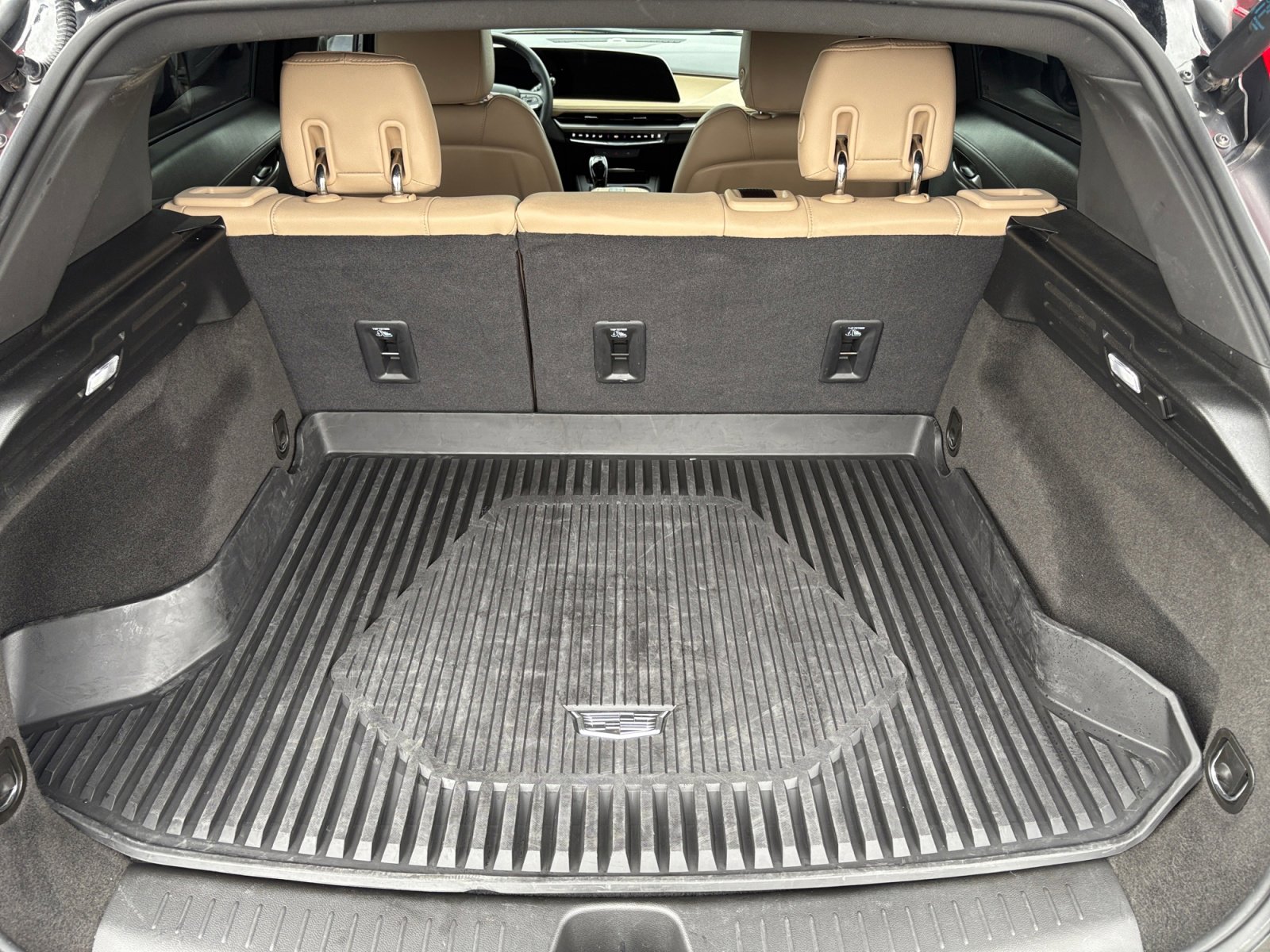 Used 2024 Cadillac XT4 Luxury w/ LPO, Floor Liner Package FWD image 12
