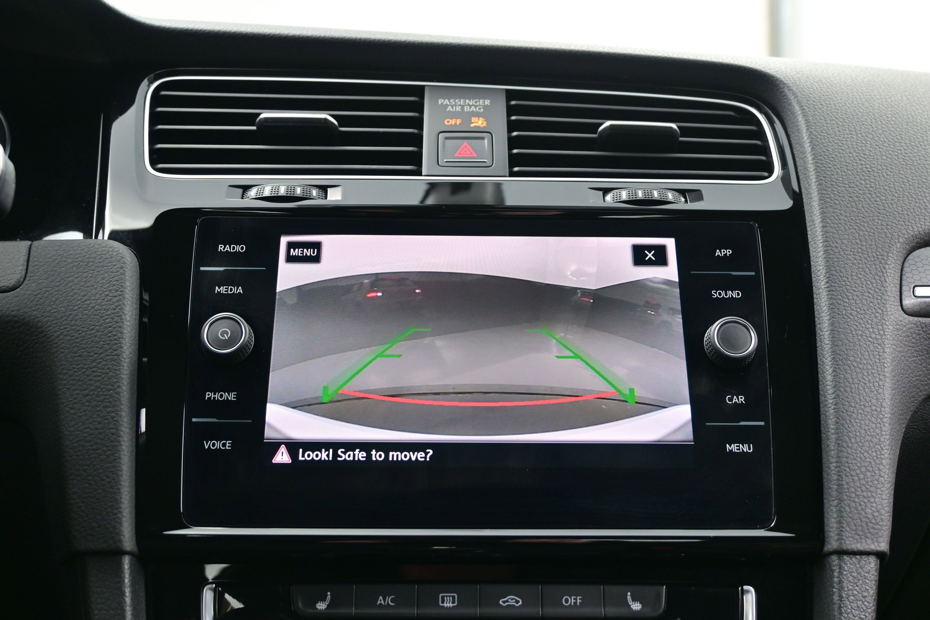 Used 2018 Volkswagen GTI SE FWD image 18