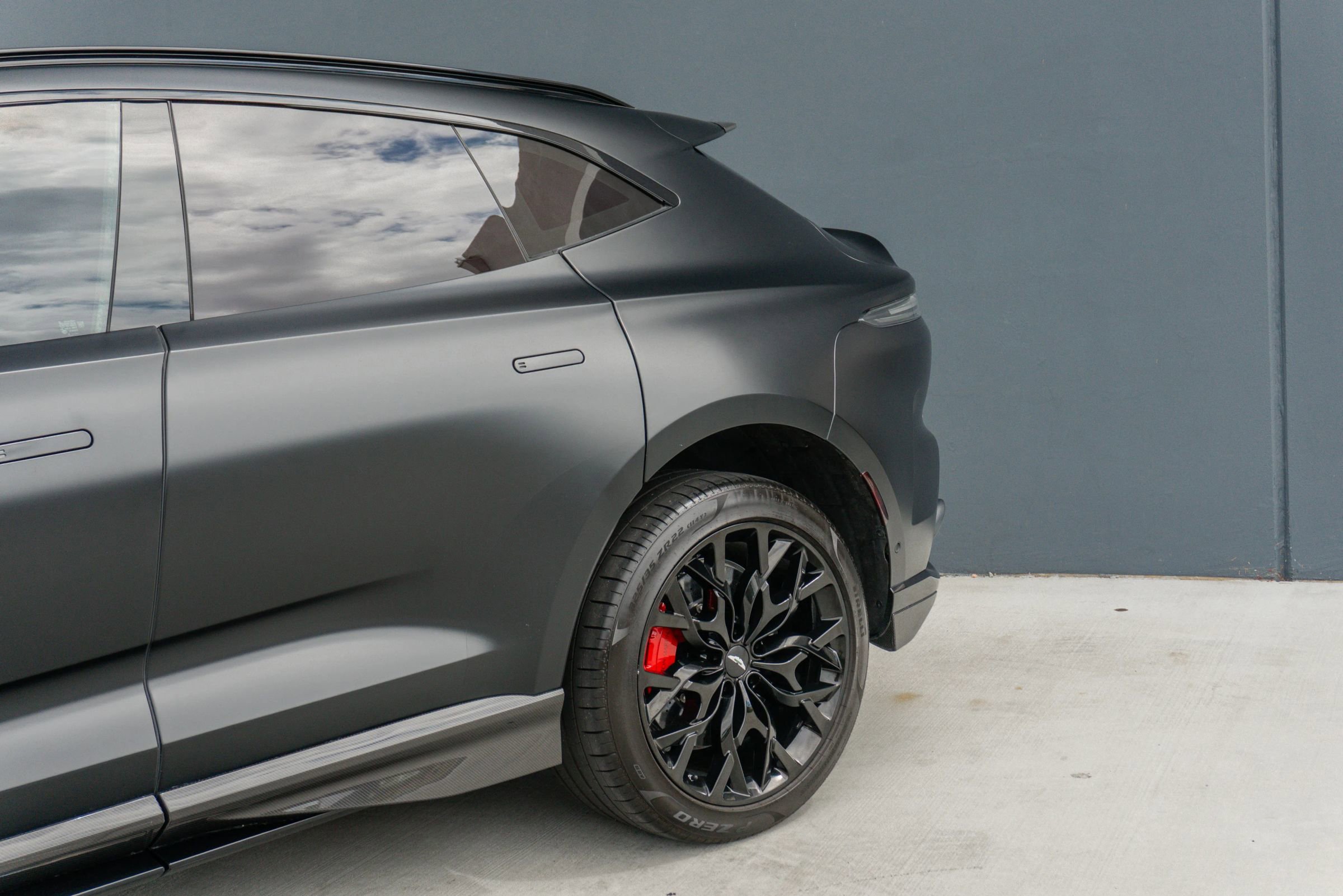 Used 2023 Aston Martin DBX 707 AWD/4WD image 25