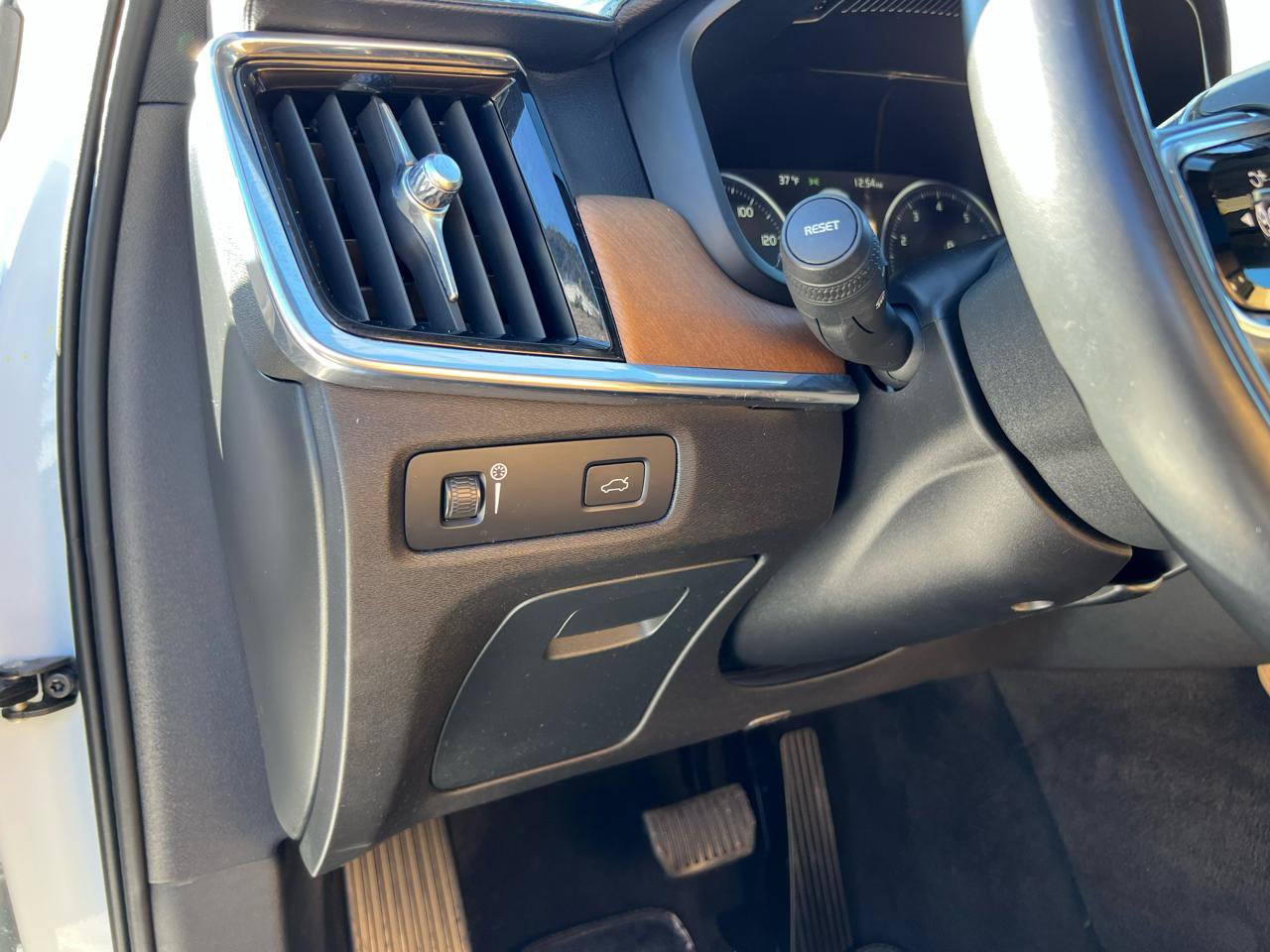 Used 2020 Volvo S90 T6 Inscription image 18