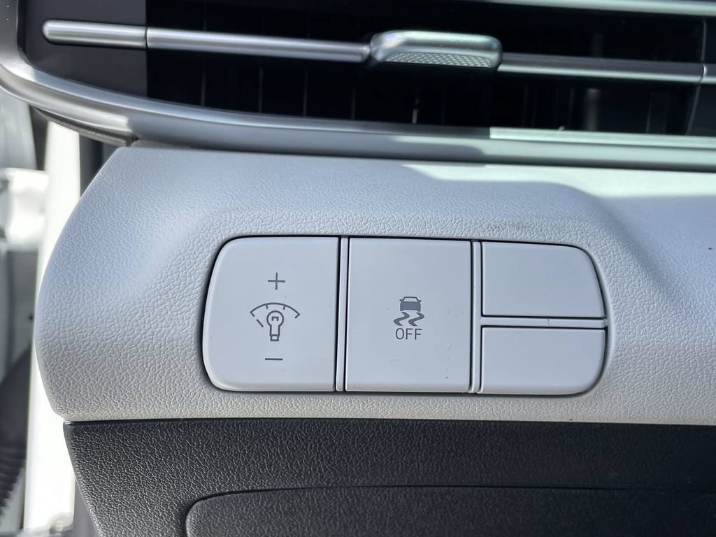 New 2026 Hyundai Elantra Limited FWD image 30