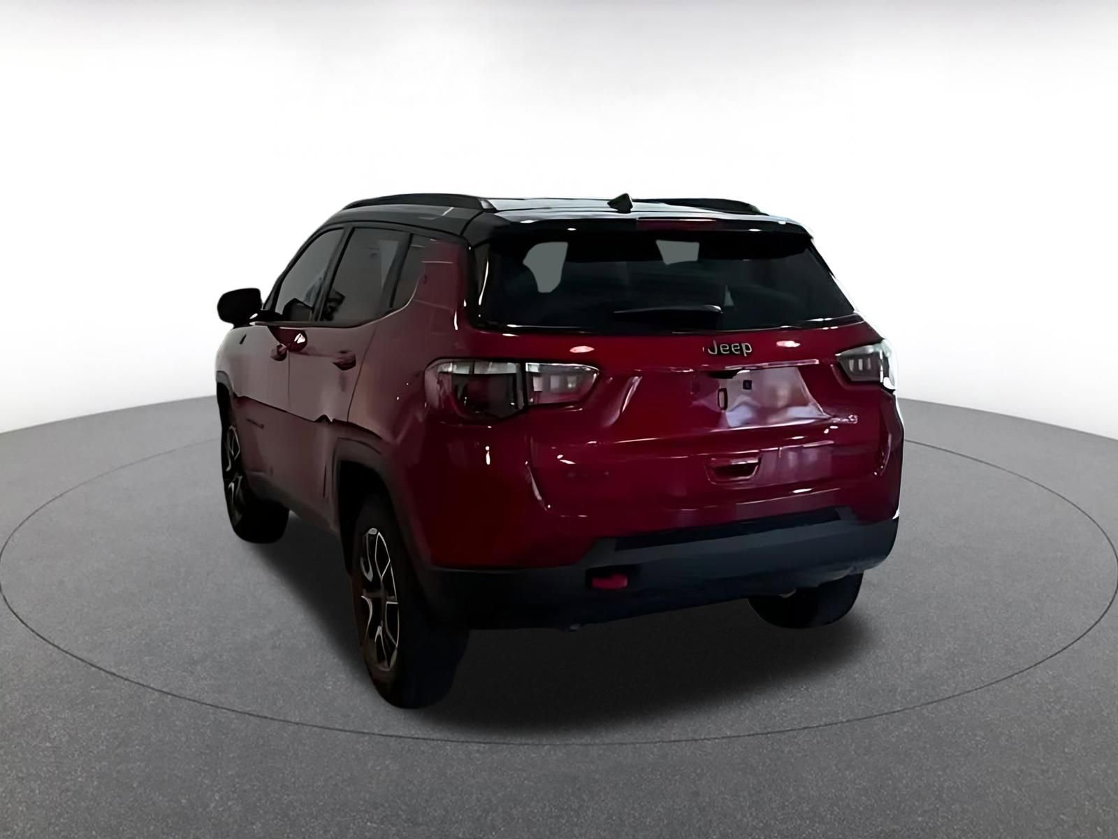 Used 2025 Jeep Compass Trailhawk AWD/4WD image 7