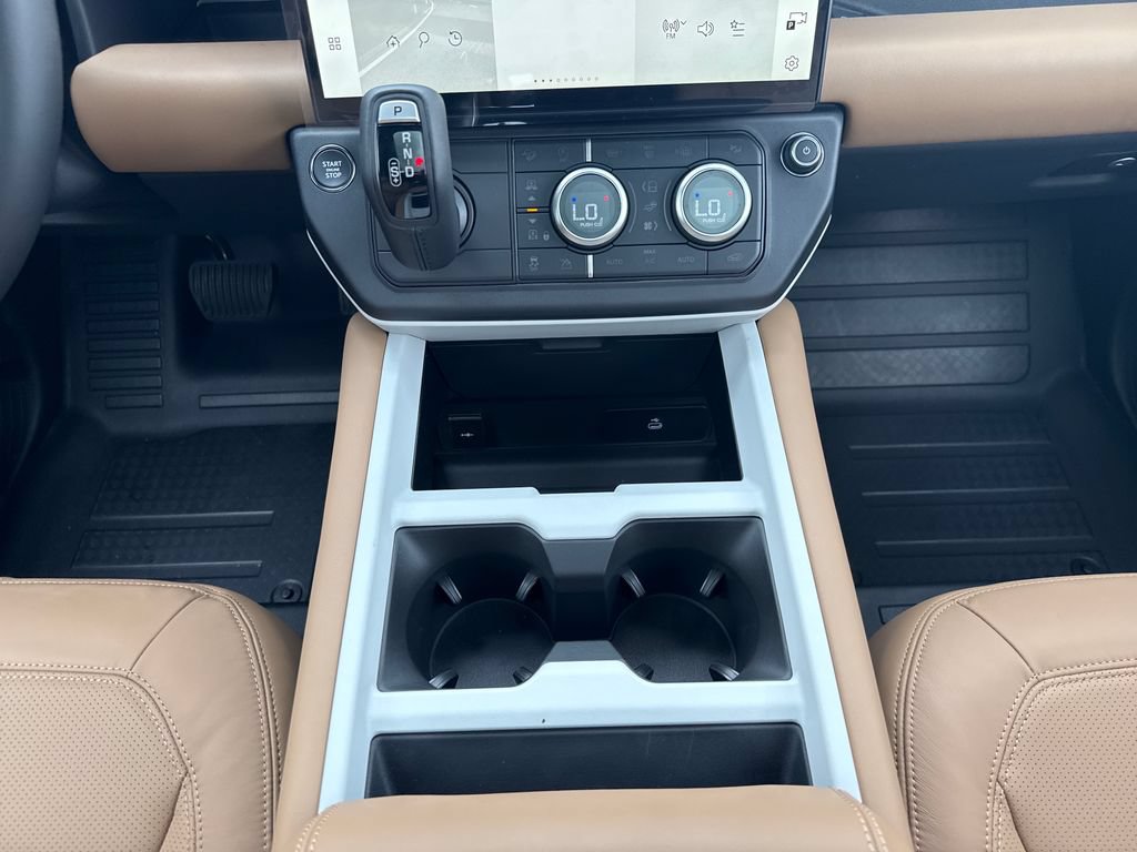 New 2026 Land Rover Defender 130 X-Dynamic SE AWD/4WD image 23