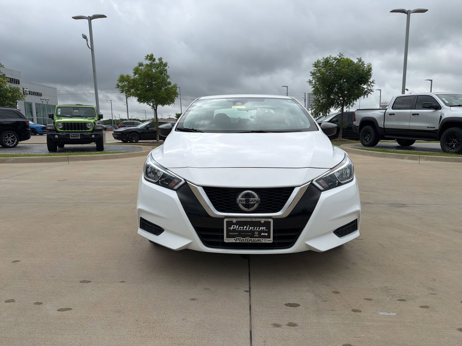 Used 2022 Nissan Versa S FWD image 8