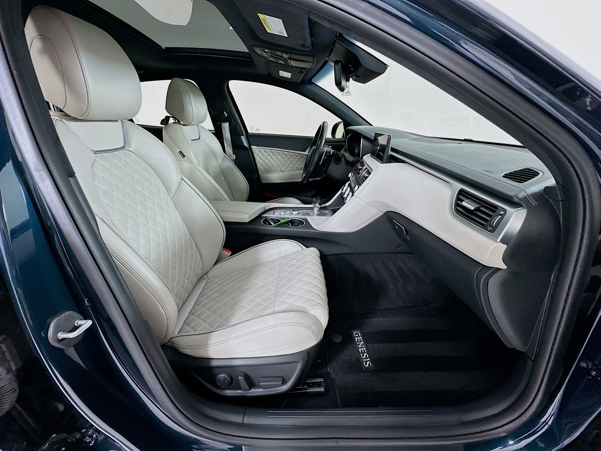 Used 2022 Genesis G70 3.3T w/ Sport Prestige Package image 31