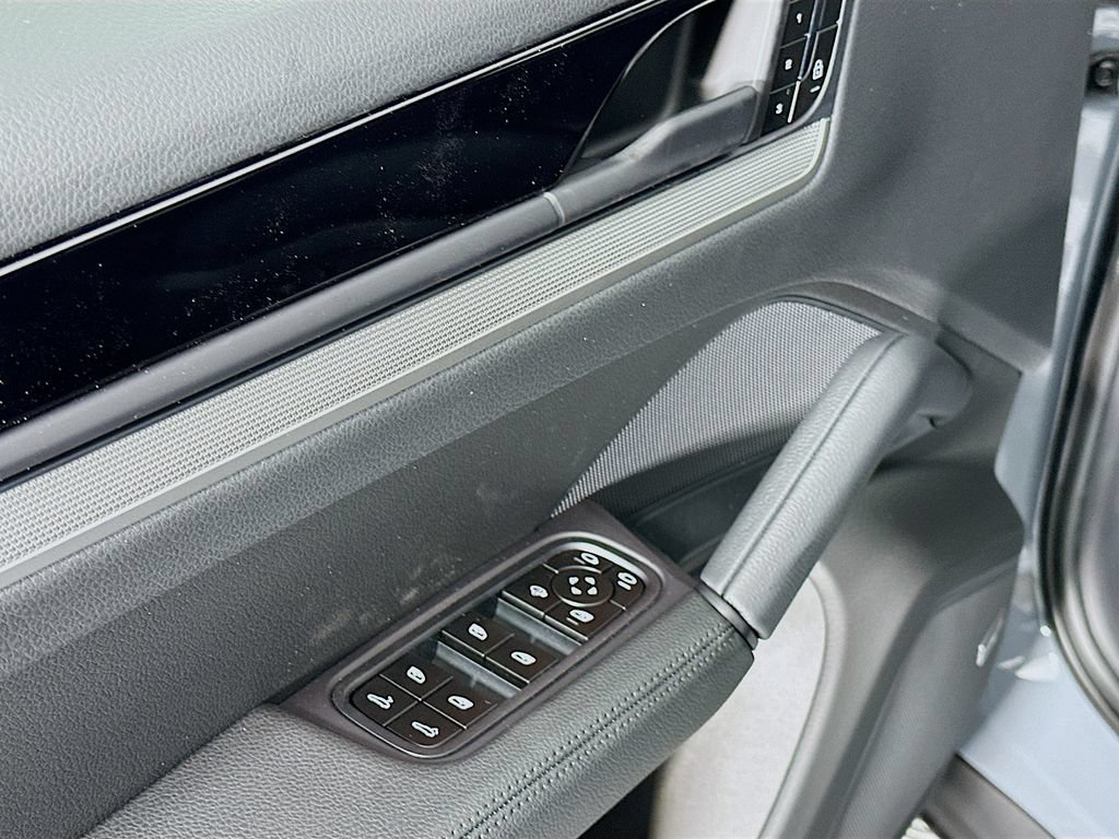 New 2026 Porsche Cayenne AWD/4WD image 19