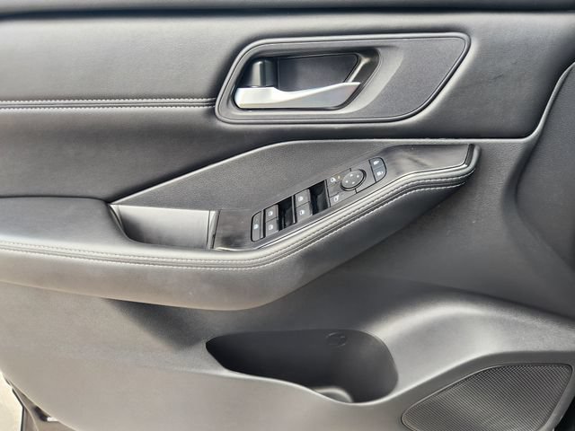 Used 2026 Nissan Rogue Dark Armor FWD image 25