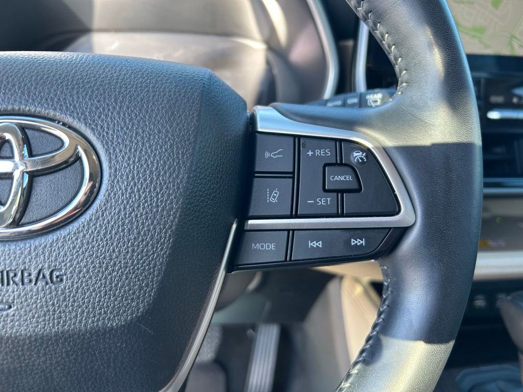 Used 2024 Toyota Highlander Platinum FWD image 16