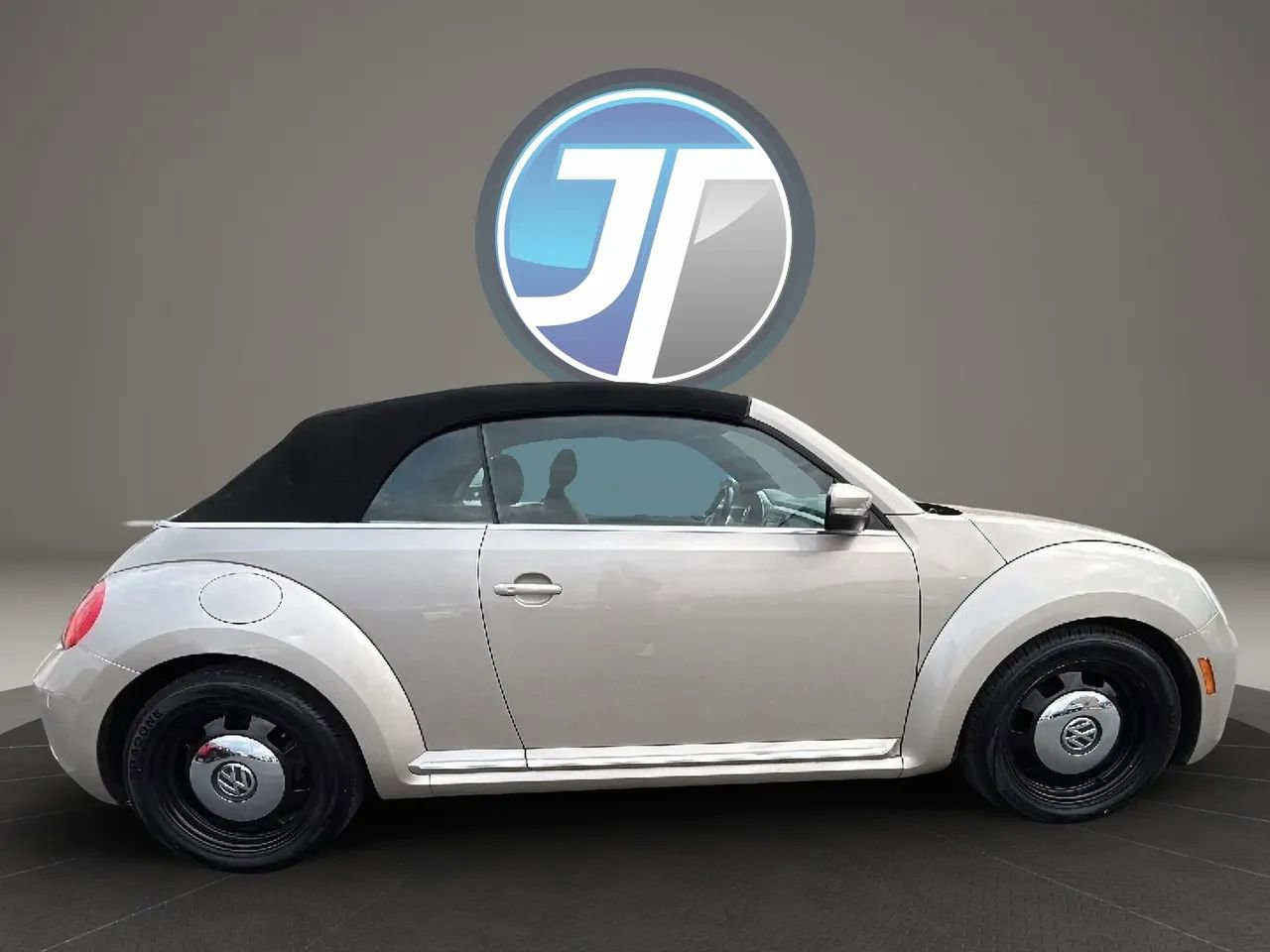 Used 2013 Volkswagen Beetle 2.5 image 2