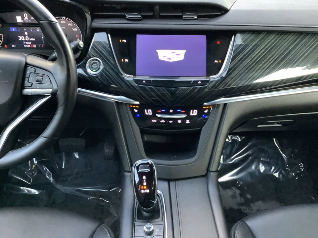 Used 2023 Cadillac XT6 Premium Luxury image 16
