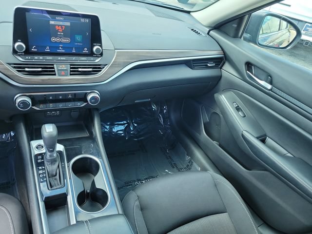 Used 2024 Nissan Altima 2.5 SV FWD image 17