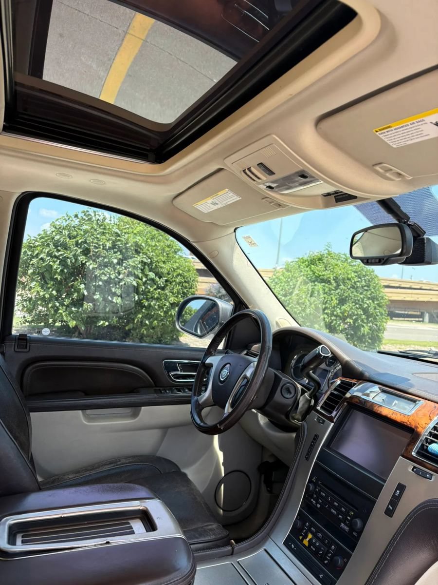 Used 2014 Cadillac Escalade Platinum RWD image 15