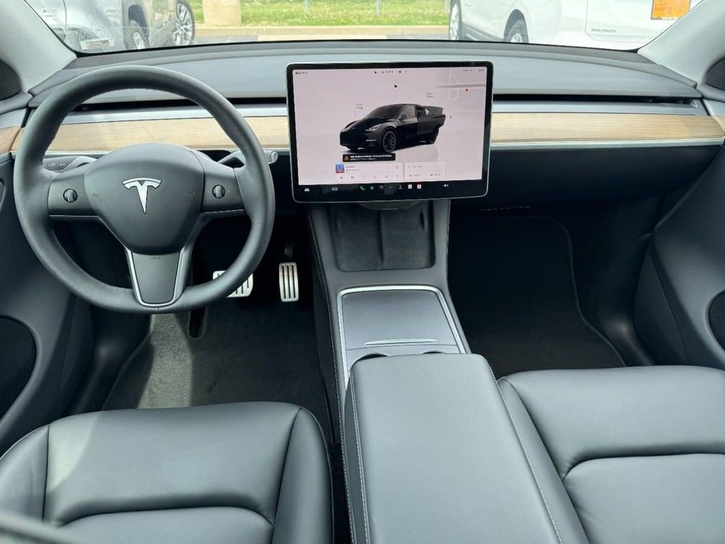 Used 2024 Tesla Model Y Performance image 12