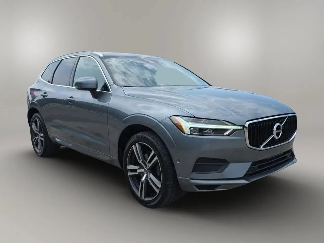 Used 2018 Volvo XC60 T5 Momentum w/ Vision Package AWD/4WD image 3