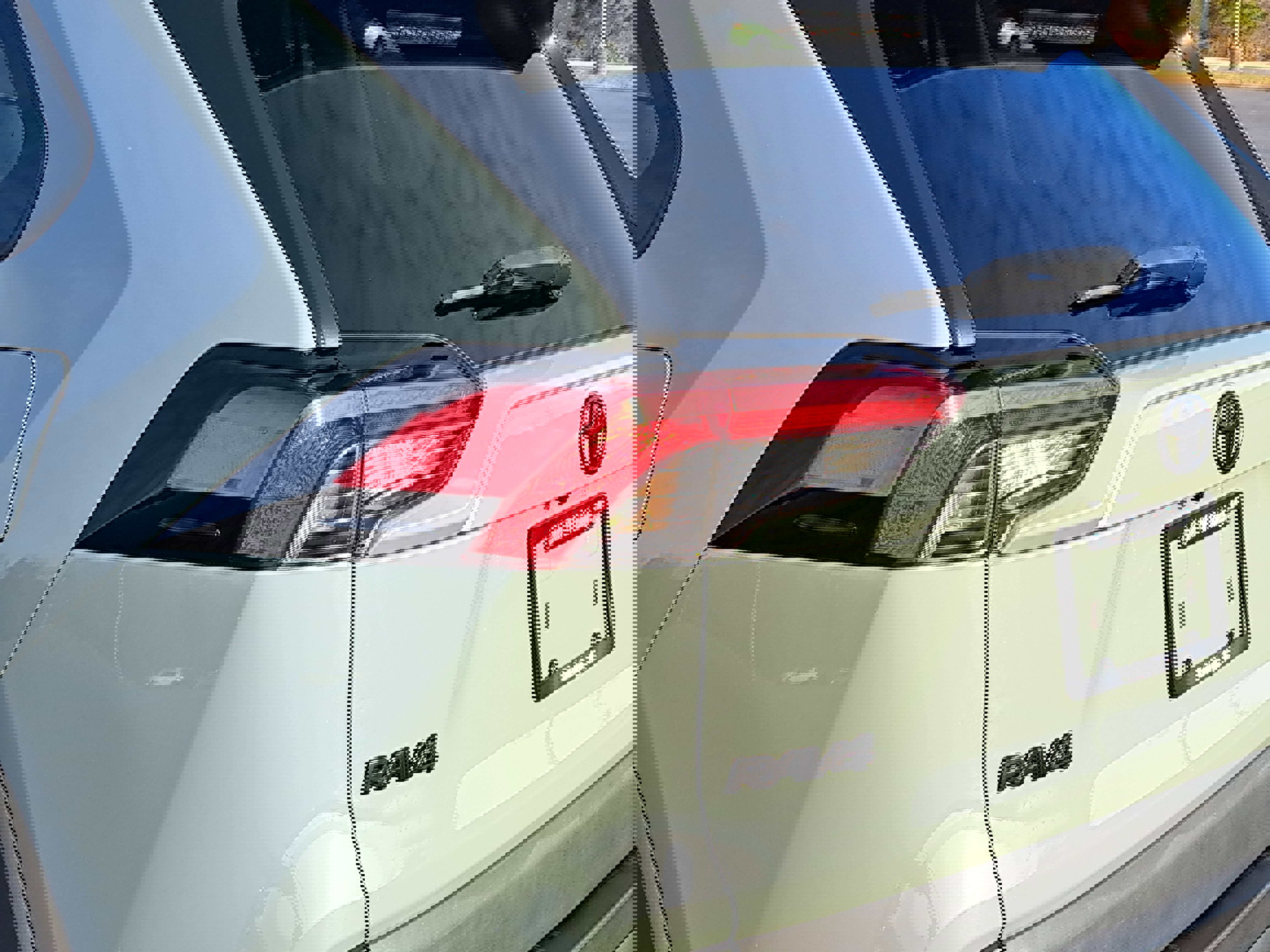 Used 2021 Toyota RAV4 XLE image 31