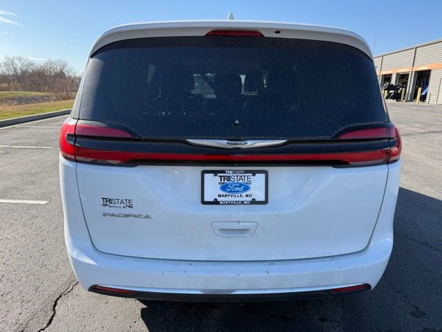 Used 2022 Chrysler Pacifica Touring-L image 5