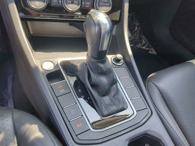 Used 2020 Volkswagen Jetta SE w/ SE Cold Weather Package image 24