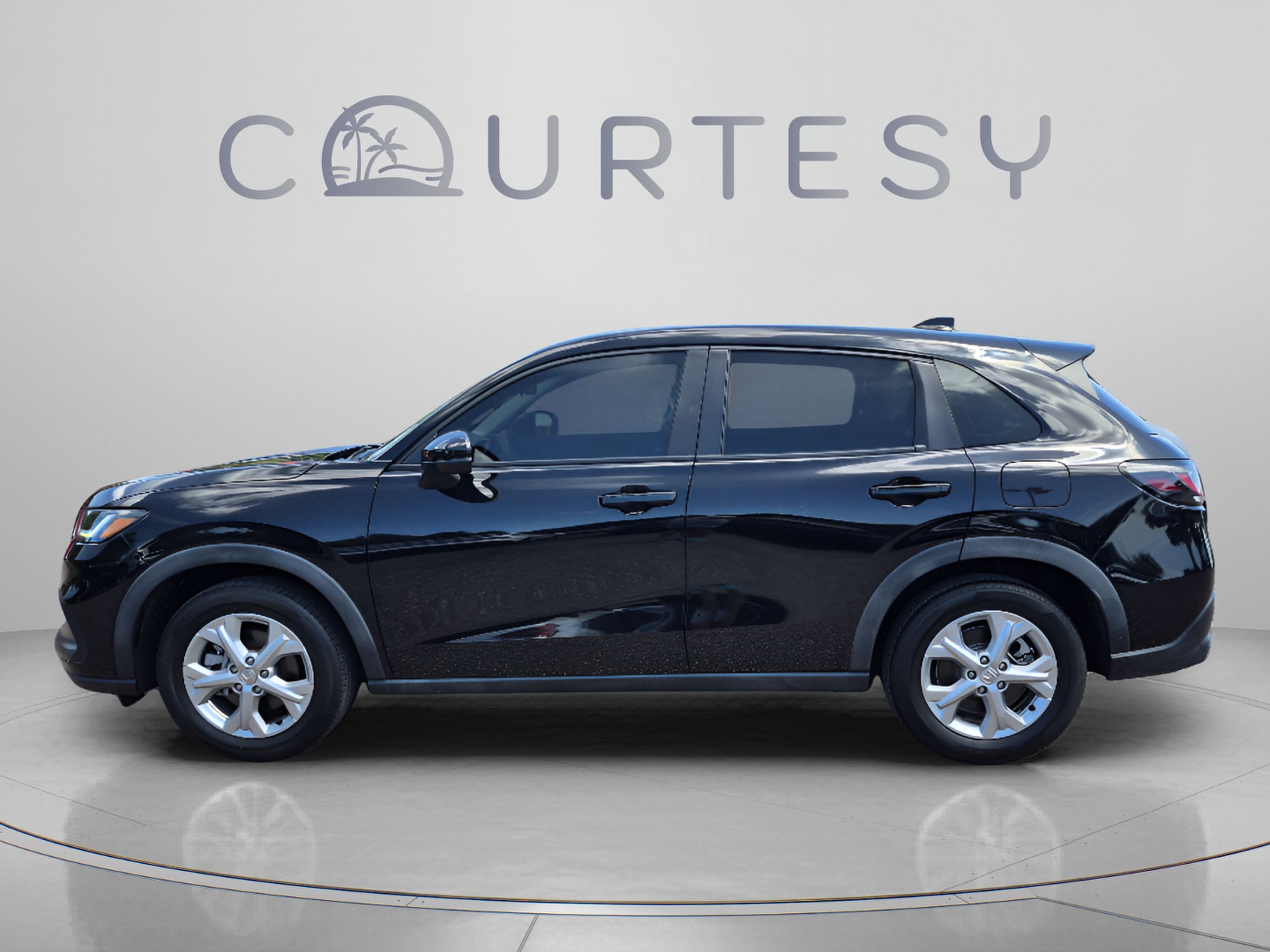 Used 2023 Honda HR-V LX image 2