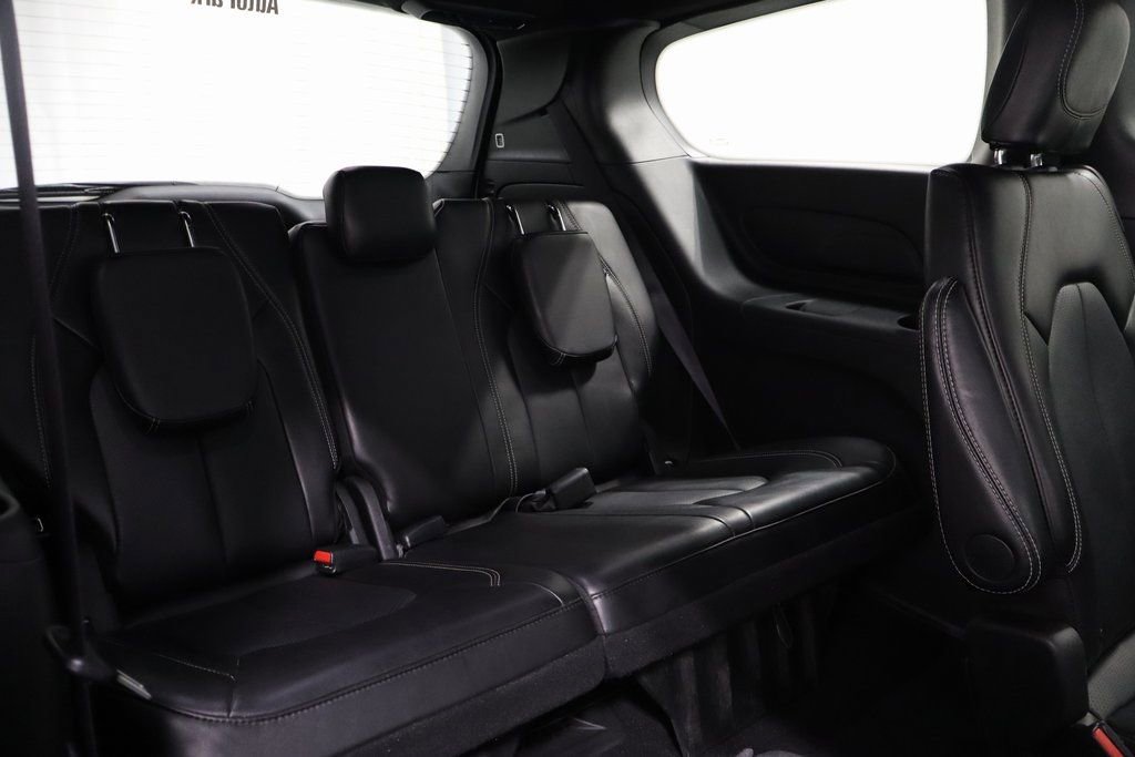 Used 2025 Chrysler Pacifica Select image 18
