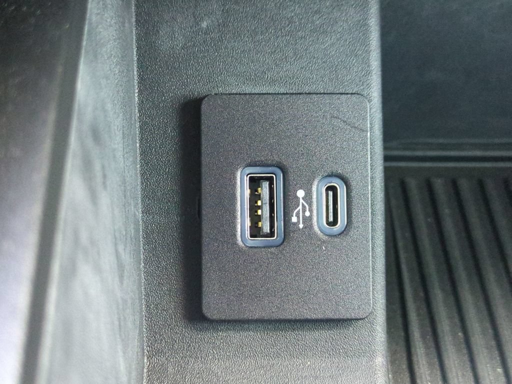 Used 2022 Ford F250 XLT w/ XLT Premium Package AWD/4WD image 23