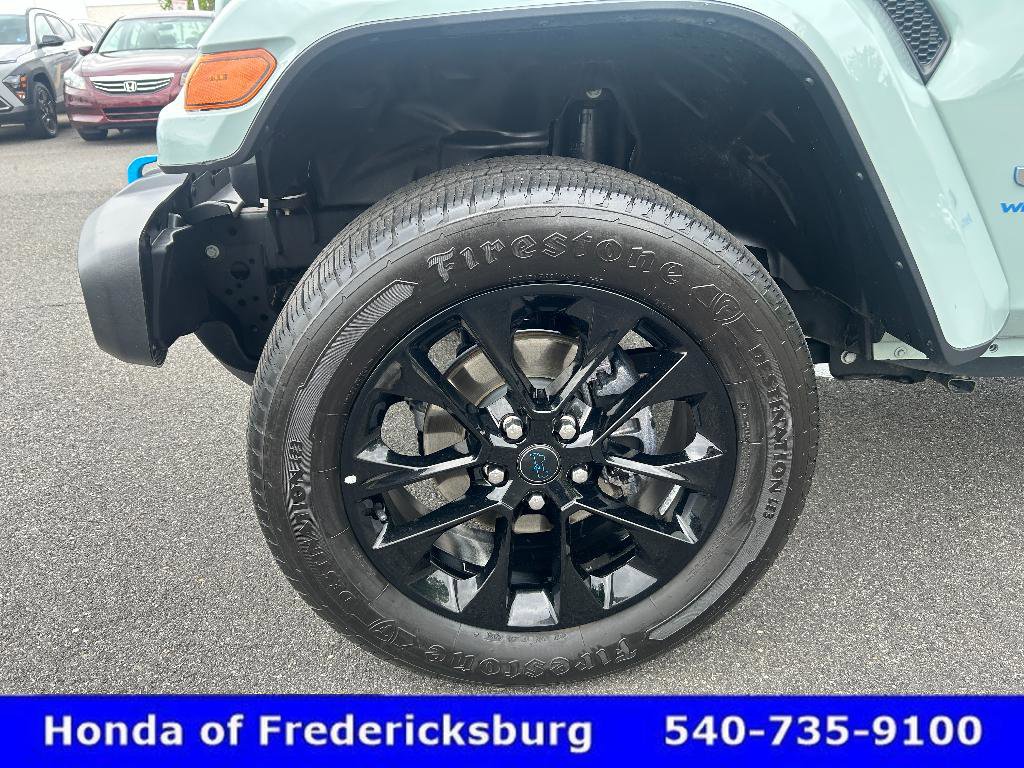 Used 2024 Jeep Wrangler Sahara AWD/4WD image 35