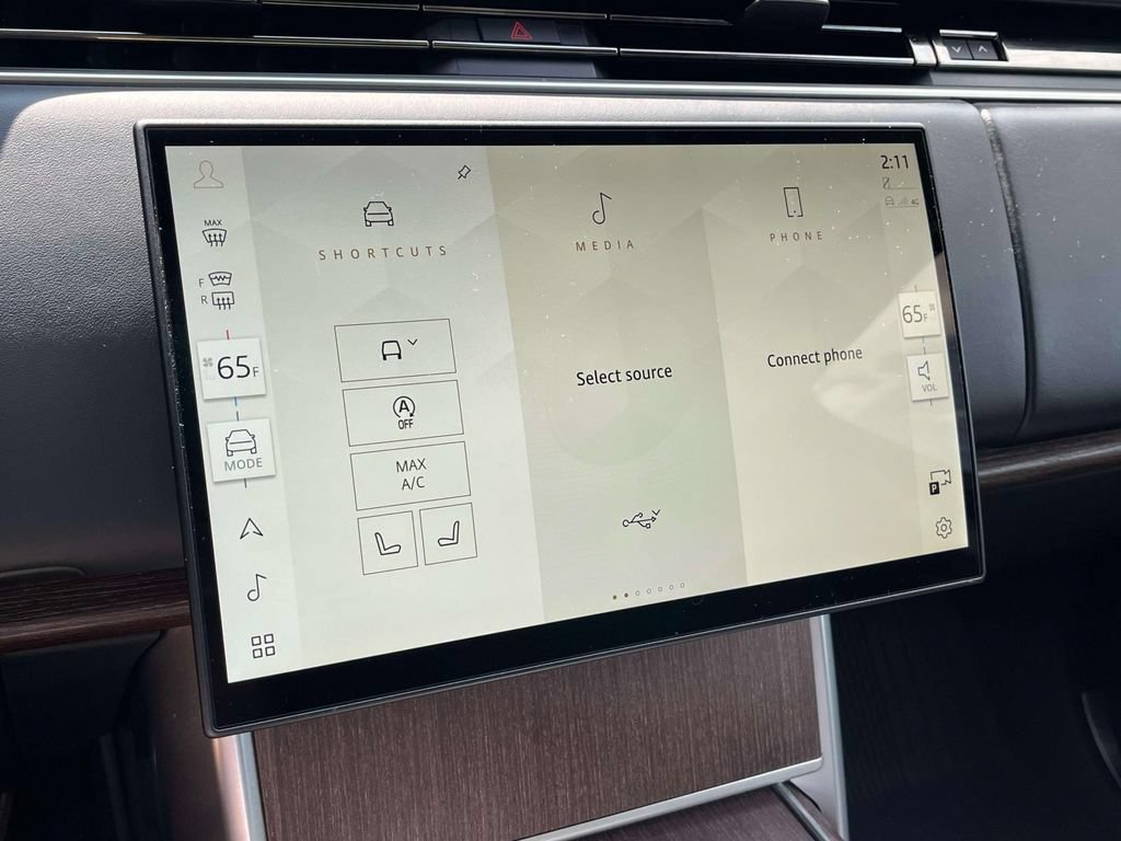 Certified 2025 Land Rover Range Rover SE AWD/4WD image 19
