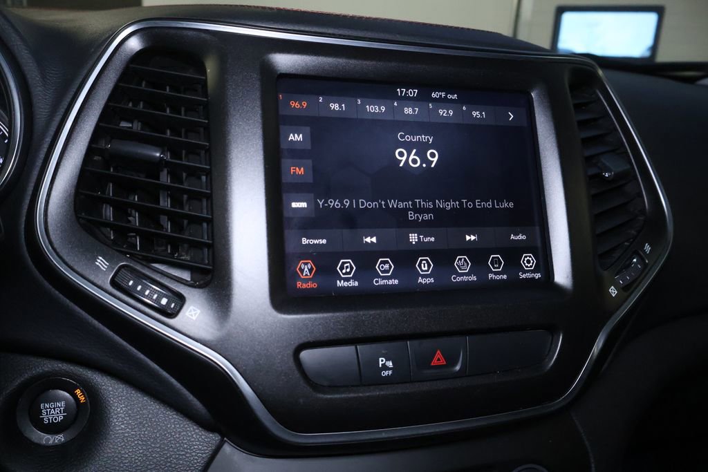 Used 2019 Jeep Cherokee Trailhawk w/ Cold Weather Group AWD/4WD image 24