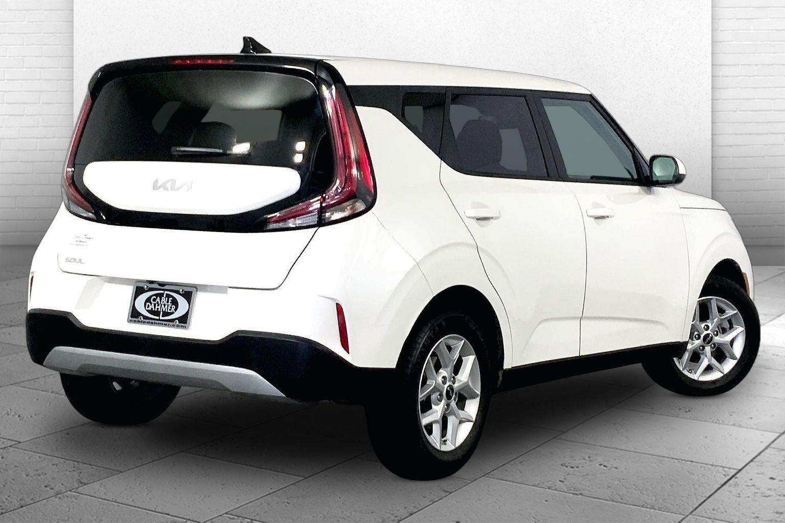 Certified 2025 Kia Soul LX FWD image 13