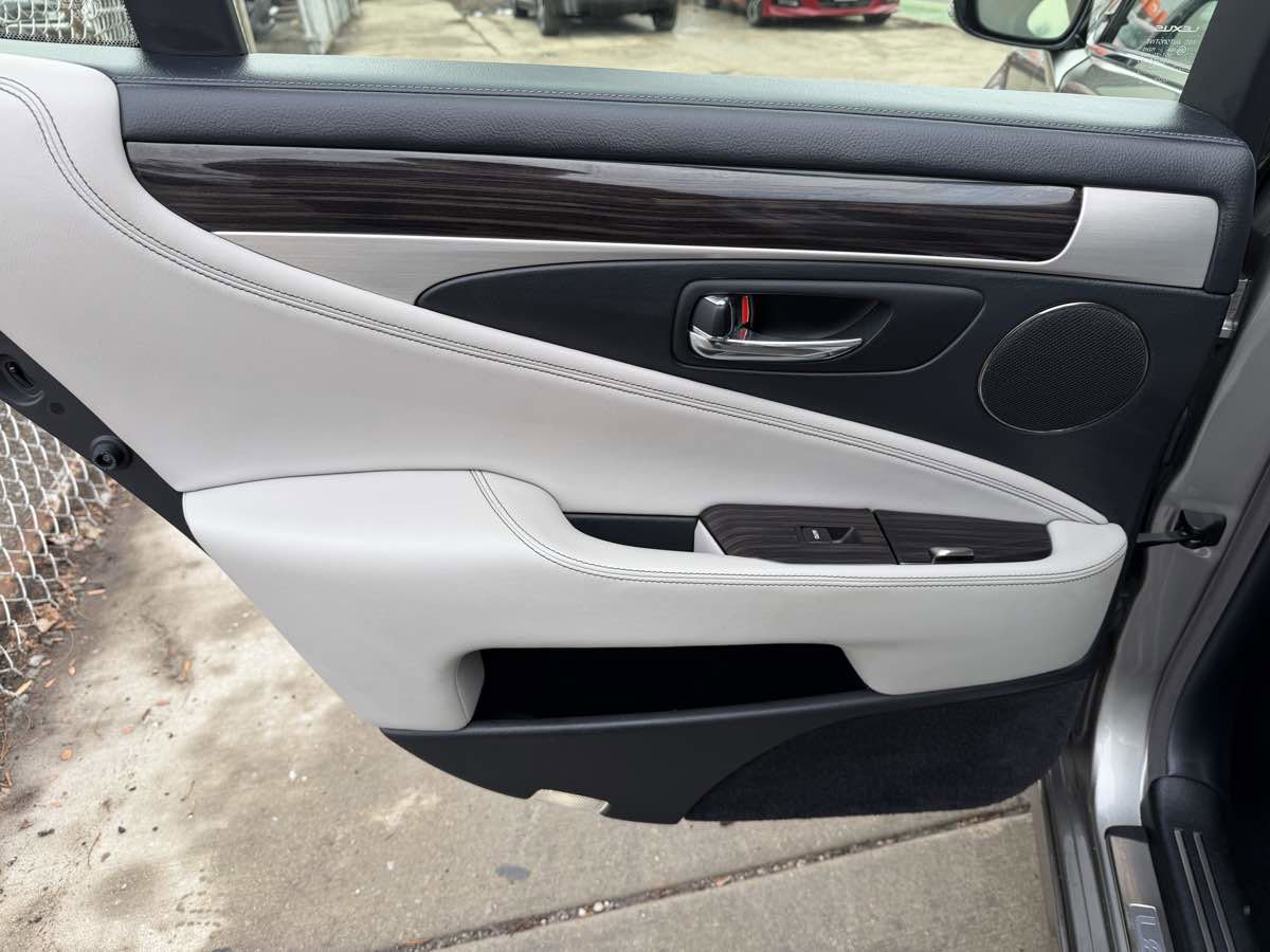 Used 2016 Lexus LS 460 AWD image 14