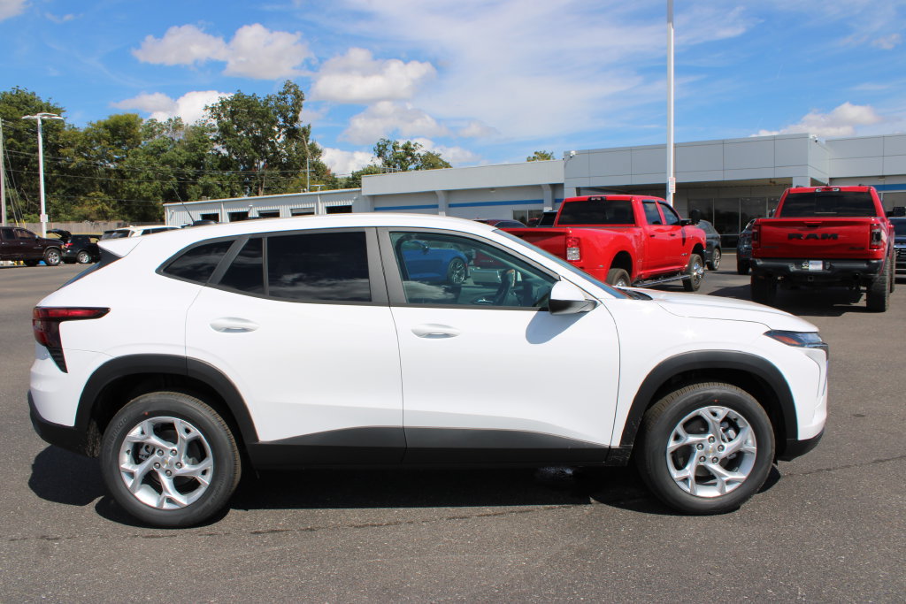 New 2026 Chevrolet Trax LS w/ LS Convenience Package FWD image 11