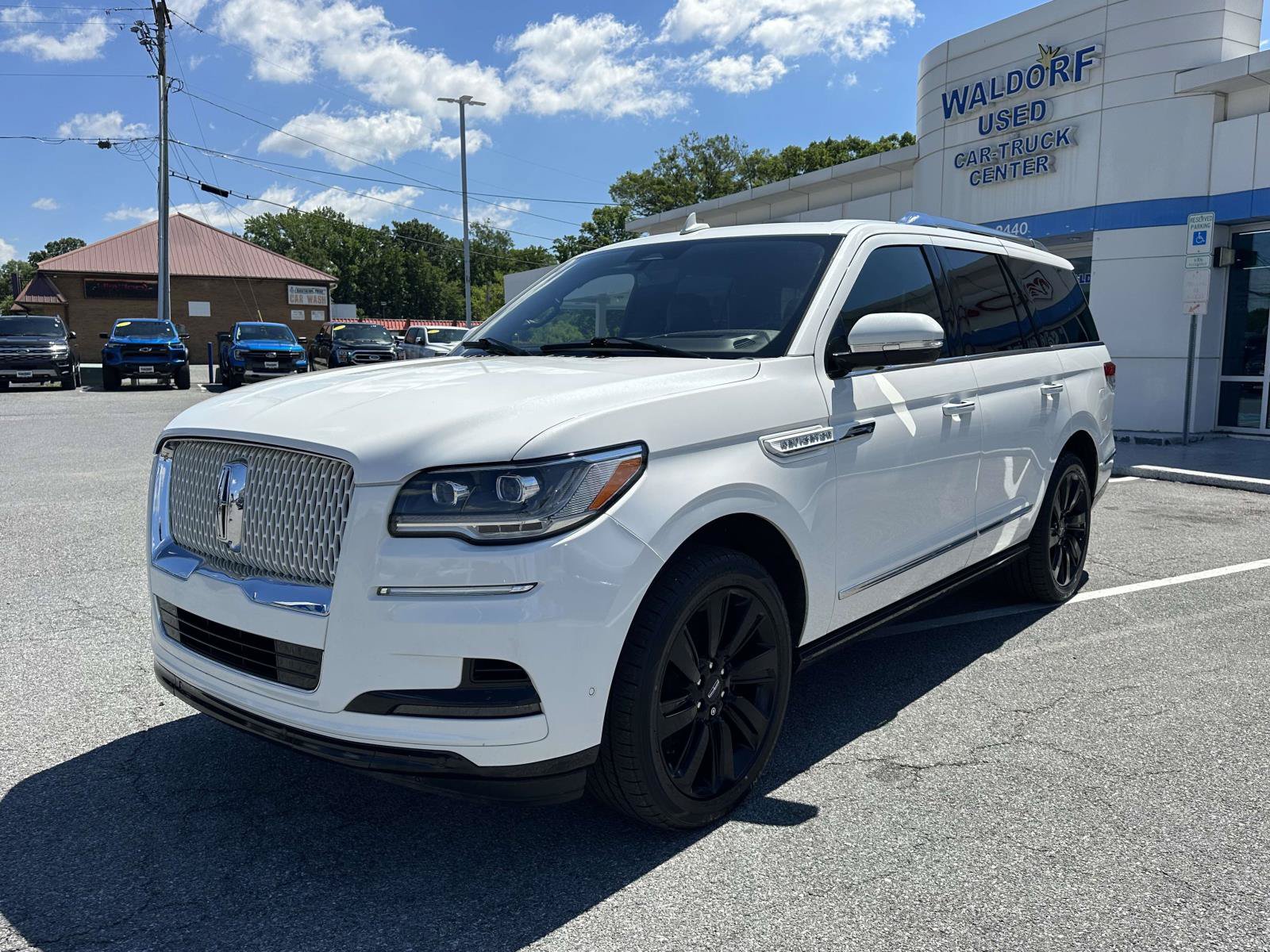 Used 2022 Lincoln Navigator Reserve w/ Monochromatic Package AWD/4WD image 3